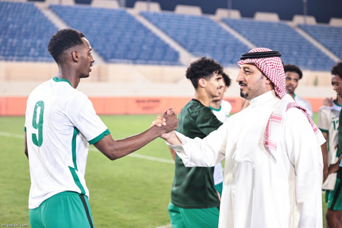 الأخضر الشاب.. احتفالات العبور