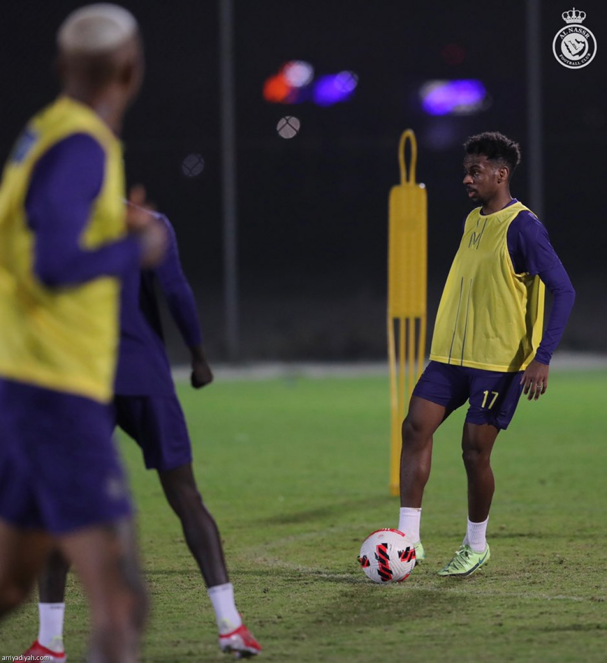 النصر يرواغ في الخبر