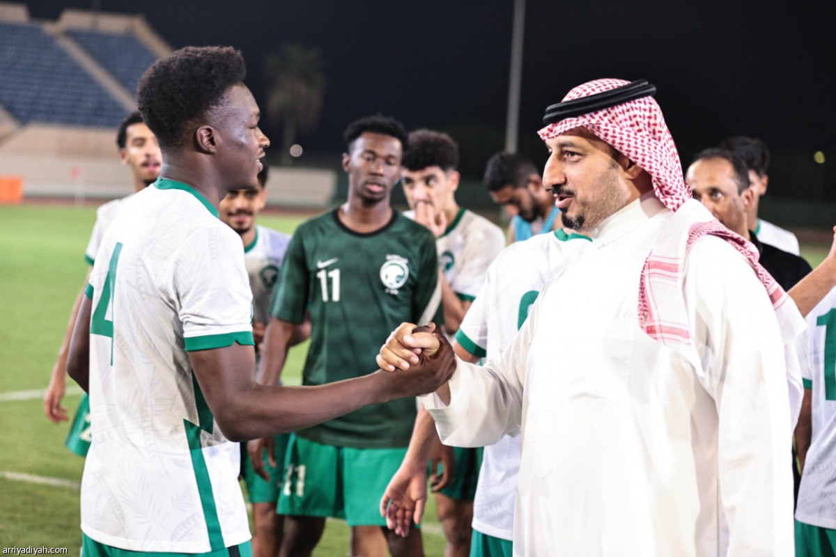 الأخضر الشاب.. احتفالات العبور