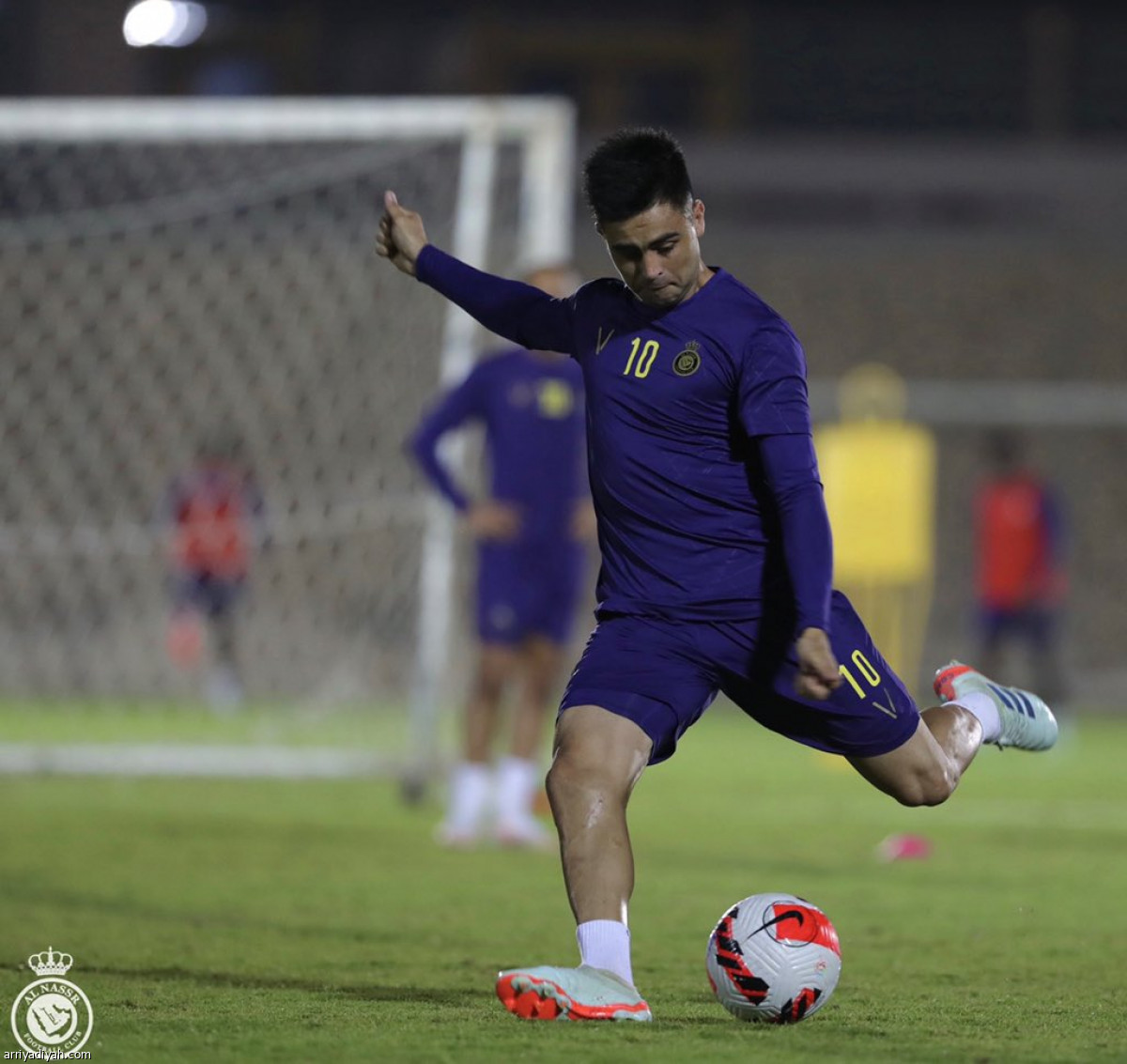 النصر يرواغ في الخبر
